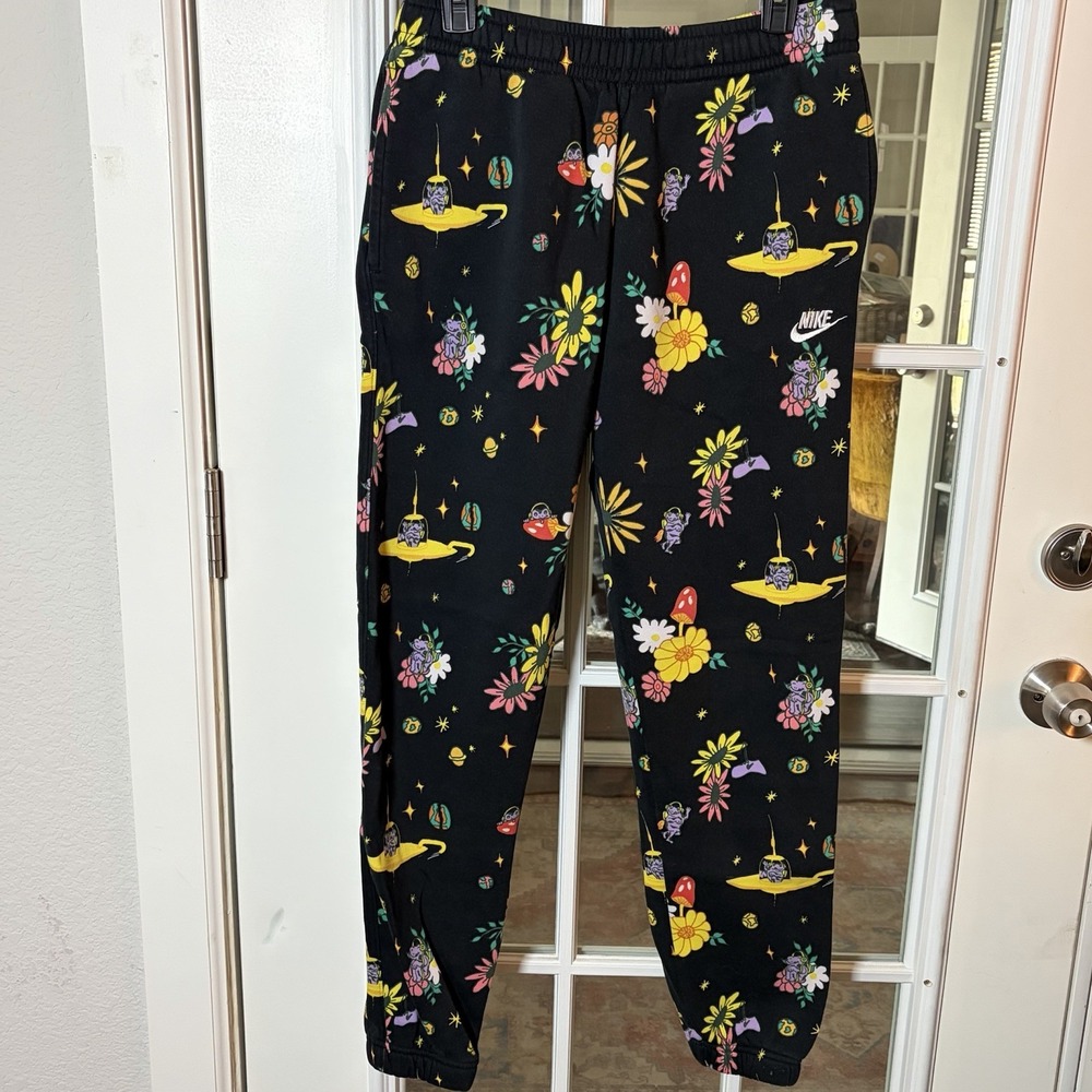 Nike Sportswear Club Fleece Space Alien Psychedelic Floral Mushroom Medium